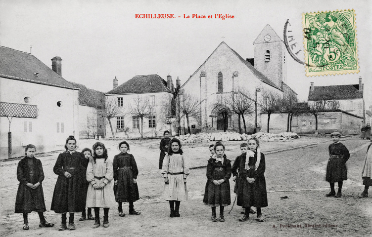 Place de l'église. Carte postée en 1907