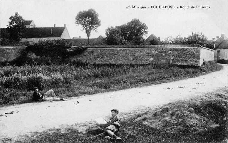 Entrée d'Echilleuses par la route de Puiseaux.