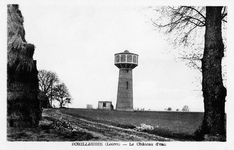 Le château d'eau avec à sa gauche, le local de pompage.