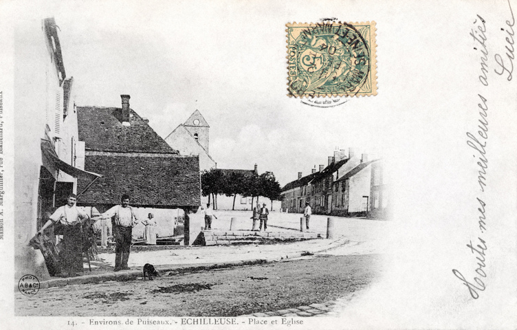 Place de l'église: Le café restaurant devant le lavoir et au fond l'église. Carte postée en 1904