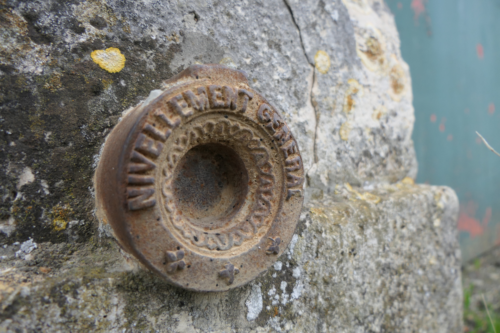 Nivellement d'Échilleuses au cimetière